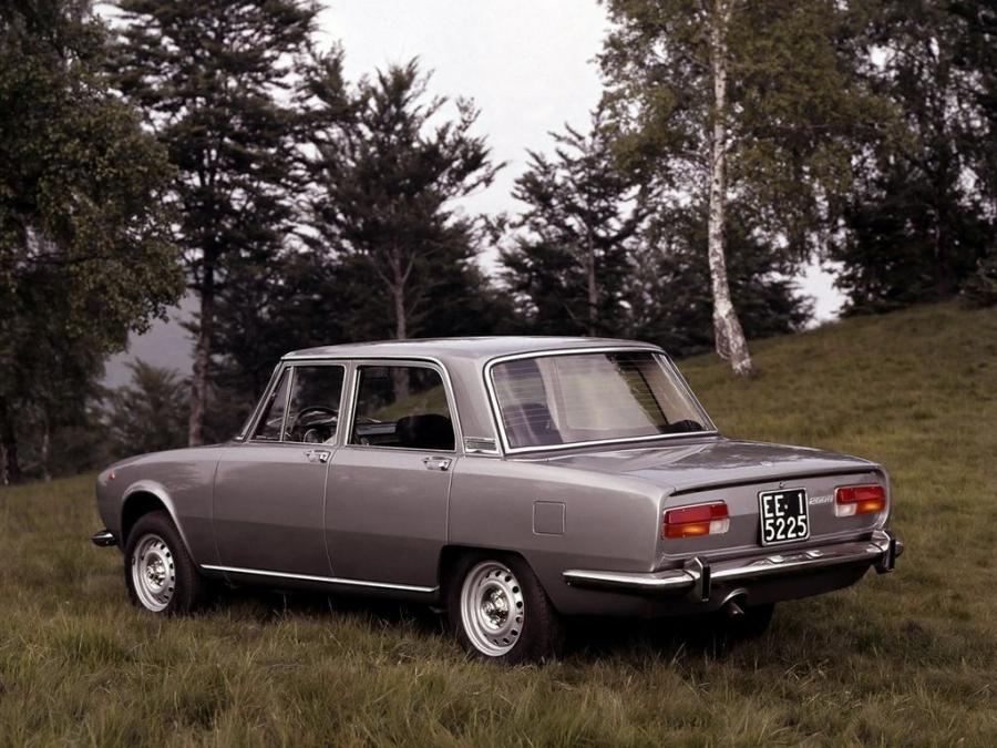  Alfa Romeo 2000 Berlina (105) 1971 года  (фото 3 из 9)